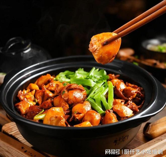 课程揭秘餐饮创业的黄金选择！麻将胡了想学鸡公煲？重庆培训(图1)