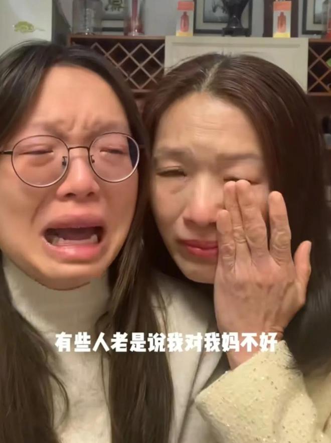 播谢爸带孩子头发白了！邻居透露现任近况麻