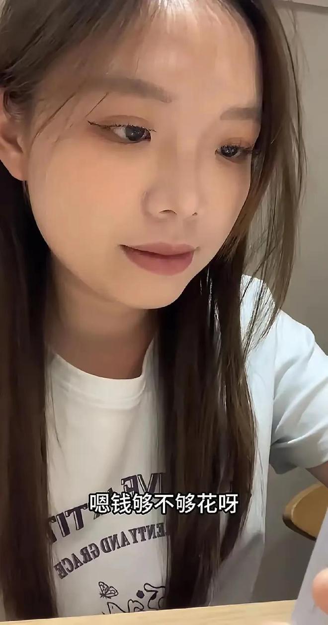 播谢爸带孩子头发白了！邻居透露现任近况麻将胡了模拟器试玩谢妈杭州拍古装照学直(图5)
